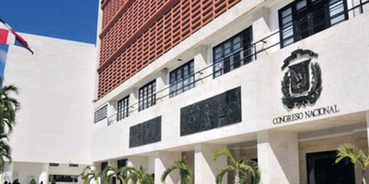 Gobierno somete presupuesto reformulado 2025 con más inversión pública