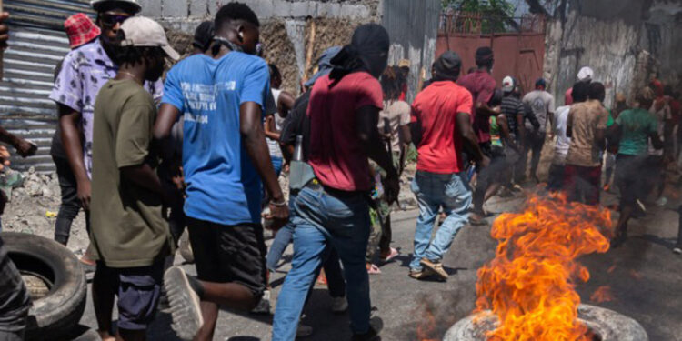 Haití declara estado de emergencia por tres meses ante violencia de bandas