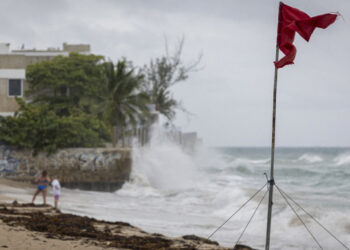 Huracán Erin deja sin luz a más de 150,000 en Puerto Rico