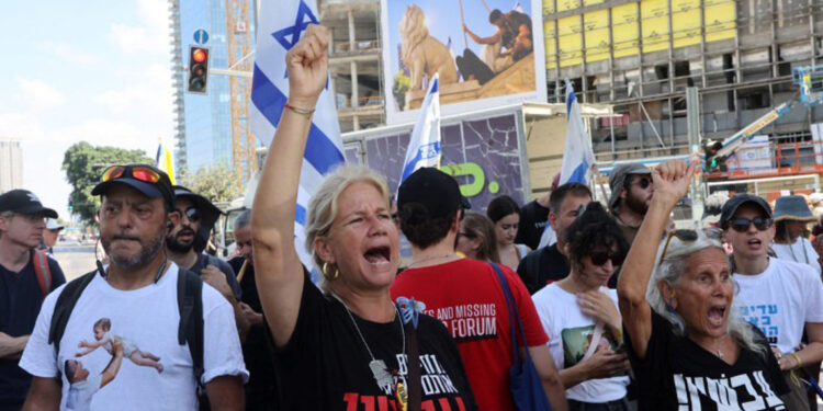 Israelíes protestan en demanda de liberación de rehenes en Gaza