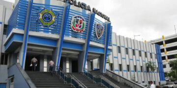 Madre envenena a tres hijos y se suicida en Ensanche Isabelita
