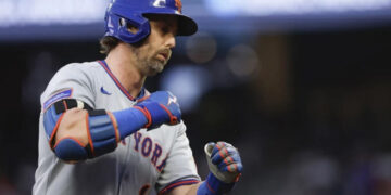 Mets brillan con jonrones de McNeil y Vientos ante Bravos