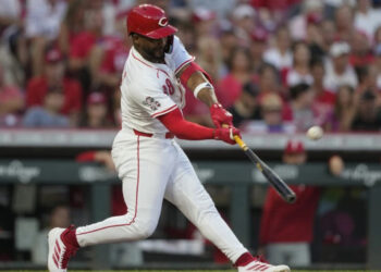 Miguel Andújar conecta grand slam en victoria 8-0 de Rojos sobre Filis