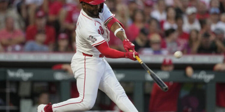 Miguel Andújar conecta grand slam en victoria 8-0 de Rojos sobre Filis