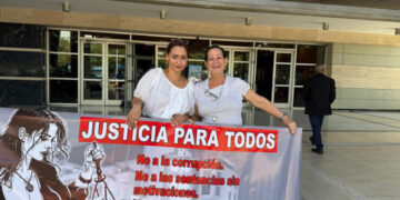 Mujeres protestan ante la PGR contra corrupción judicial en RD