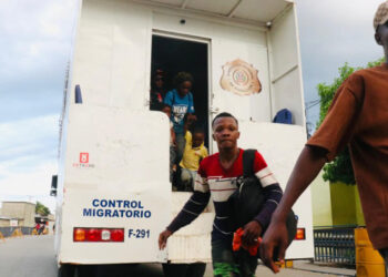 Repatrían a 79 haitianos detenidos en camión en Monte Cristi