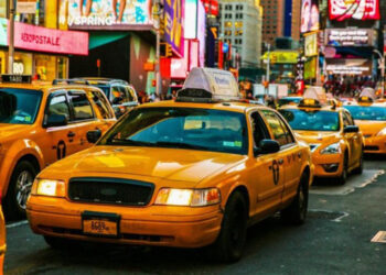 Taxistas en Nueva York amenazan con huelga por llegada de robotaxis