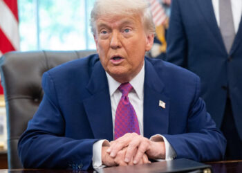 Trump critica ataques rusos en Ucrania y expresa descontento