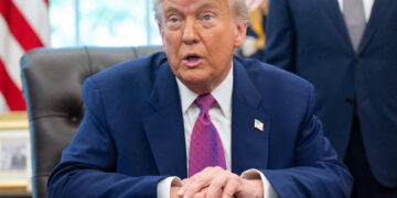 Trump critica ataques rusos en Ucrania y expresa descontento
