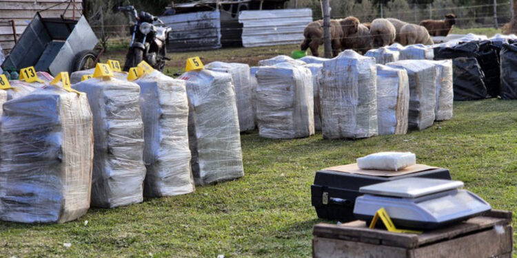 Uruguay incauta más de dos toneladas de cocaína destinadas a Europa