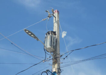 Villa Jaragua lleva 4 días sin luz por fallo de transformador