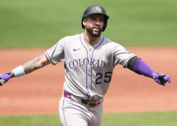Warming Bernabel conecta jonrón y Rockies vencen 10-7 a Diamondbacks