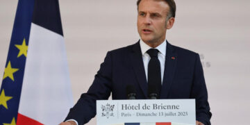 Macron: Rusia es “una amenaza para los europeos” y “potencia de desestabilización”