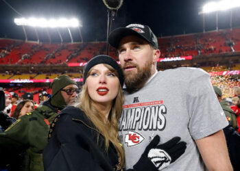 Taylor Swift y Travis Kelce anuncian su compromiso