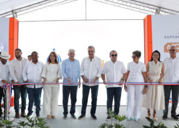Abinader inaugura carretera Villa Elisa-Punta Rucia-La Ensenada