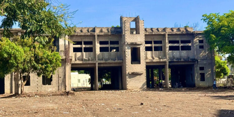 Alcaldía de Santiago retomará construcción de Estación Central de Bomberos tras 15 años