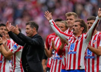 Álvarez brilla con doblete en goleada 5-2 del Atlético al Real Madrid