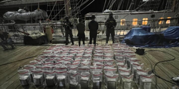 Arrestan a dos dominicanos con 448 paquetes de cocaína en Peravia