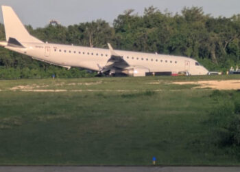 Avión aterriza de emergencia en Las Américas por falla técnica