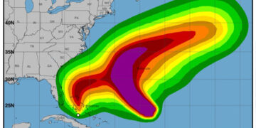 Bahamas evacúa por depresión tropical 9 y amenaza de inundaciones