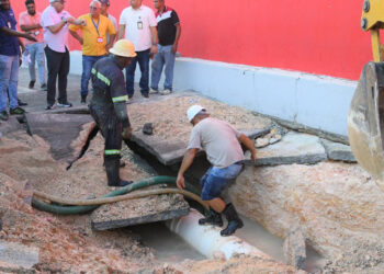 CAASD trabaja en avería próxima a estación del Metro Los Taínos