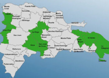 COE eleva a ocho las provincias en alerta por onda tropical