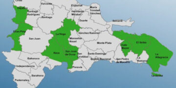 COE eleva a ocho las provincias en alerta por onda tropical