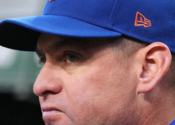 Carlos Mendoza seguirá como mánager de los Mets en 2026