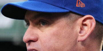 Carlos Mendoza seguirá como mánager de los Mets en 2026