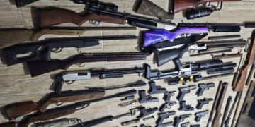 Desmantelan armería clandestina con 33 armas en San Cristóbal