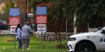 Dos muertos y un herido en ataque a centro de detención de migrantes en Dallas