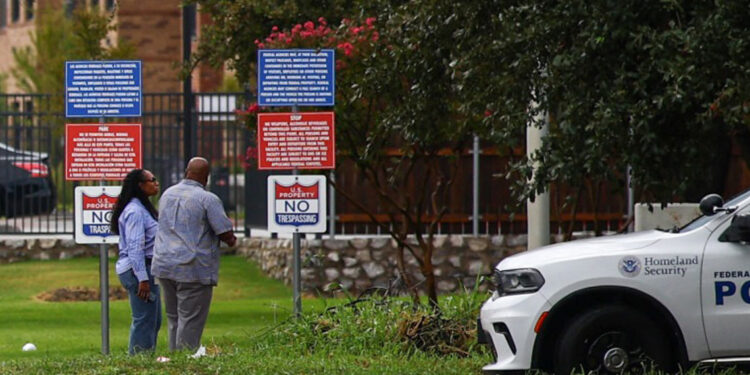 Dos muertos y un herido en ataque a centro de detención de migrantes en Dallas
