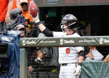 Dylan Beavers sella triunfo de Orioles con jonrón en el noveno