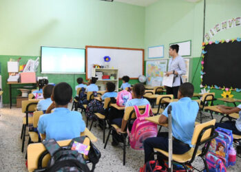 Educación pública en Santiago recurre a colegios privados