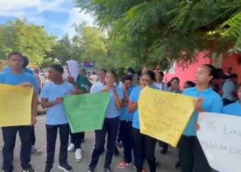 Estudiantes del Liceo Elpidio Brito Cueto exigen terminación del plantel