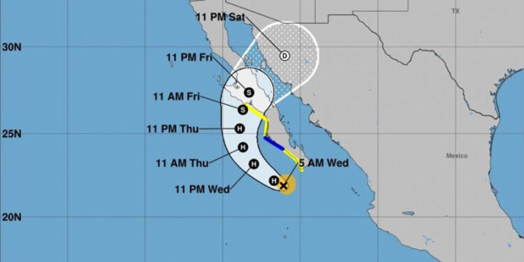 Huracán Lorena se intensifica rumbo a Baja California Sur