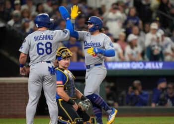 Kiké Hernández decide con doble y Dodgers vencen a Seattle
