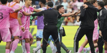 Luis Suárez suspendido seis partidos en Leagues Cup por escupitajo