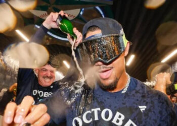 Marineros derrotan a Rockies y aseguran puesto en playoffs