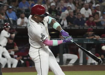 Ketel Marte y Geraldo Perdomo jonronean, pero Arizona pierde ante Texas