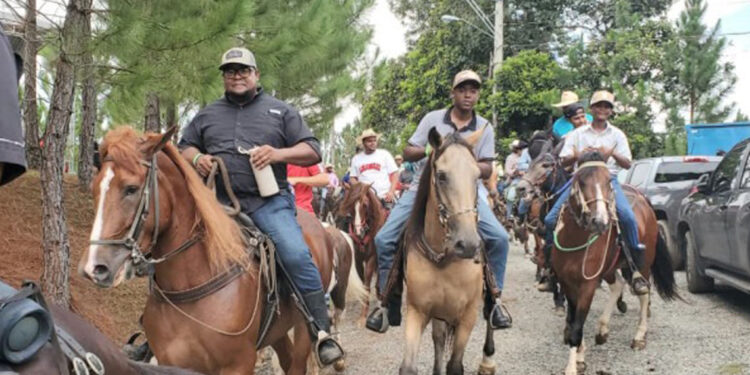 Más de 600 caballos en cabalgata nacional Rancho Arriba