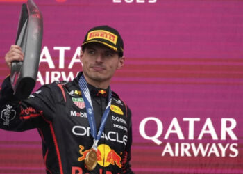 Max Verstappen gana el GP de Azerbaiyán y McLaren vive su peor jornada del año