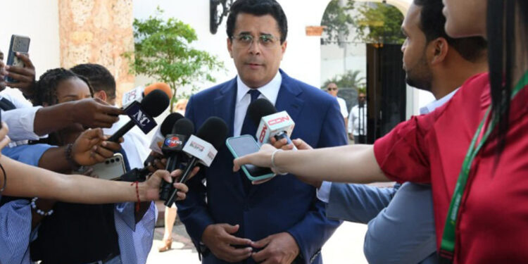 Ministro de Turismo entrega remozada iglesia San Miguel en la Ciudad Colonial