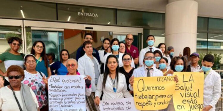 Oftalmólogos de Cecanot denuncian presión para ceder 40% de sus incentivos