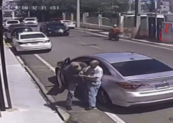 PN persigue a dos hombres que asaltaron a un anciano en Santiago