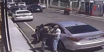 PN persigue a dos hombres que asaltaron a un anciano en Santiago