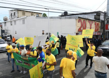 Protestan en SDE por alto costo de vida y apagones