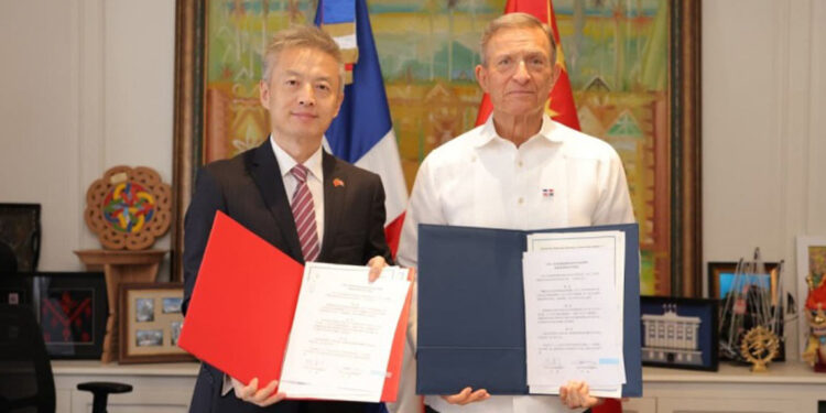 RD y China firman cooperación económica por 40 millones de dólares