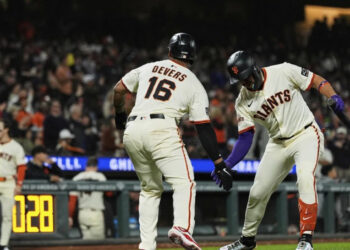 Rafael Devers conecta jonrón en derrota de Gigantes ante Cardenales