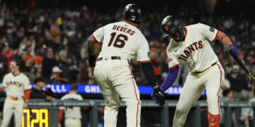 Rafael Devers conecta jonrón en derrota de Gigantes ante Cardenales